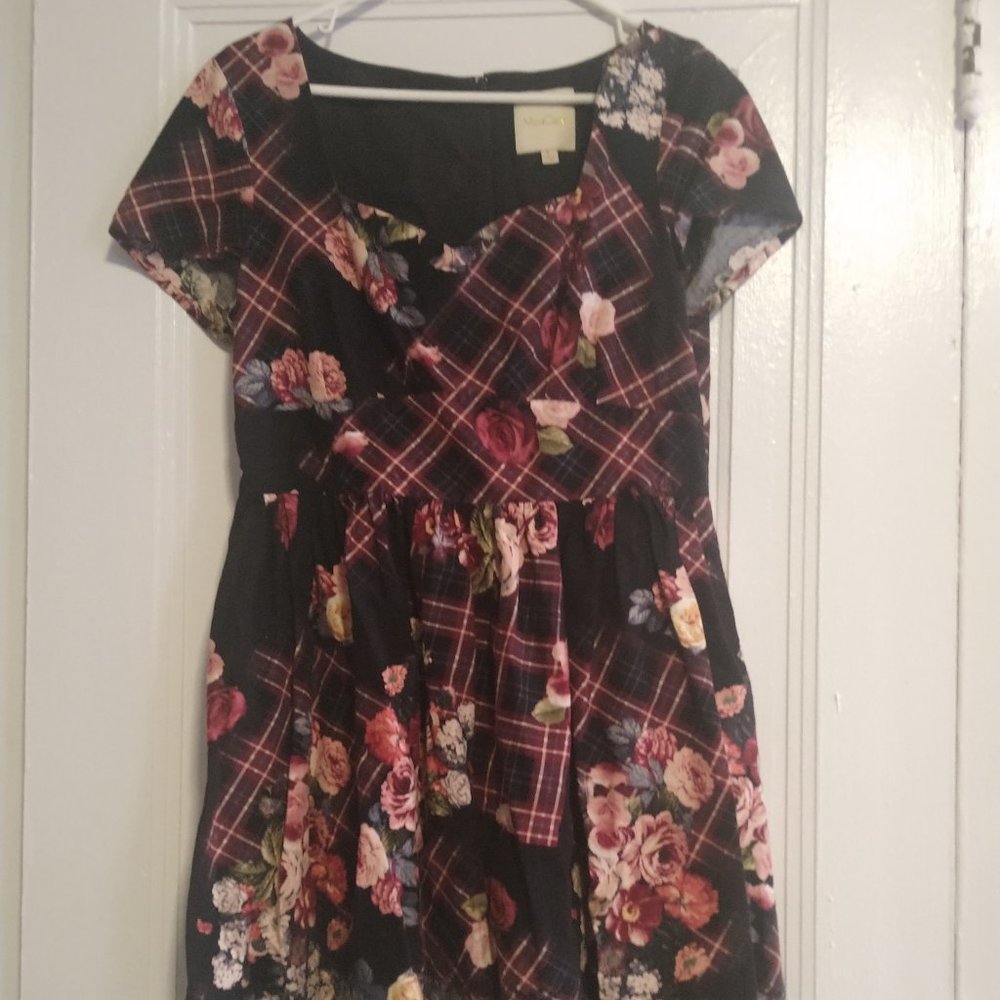 Modcloth Dress Flowers and Lace sz L
